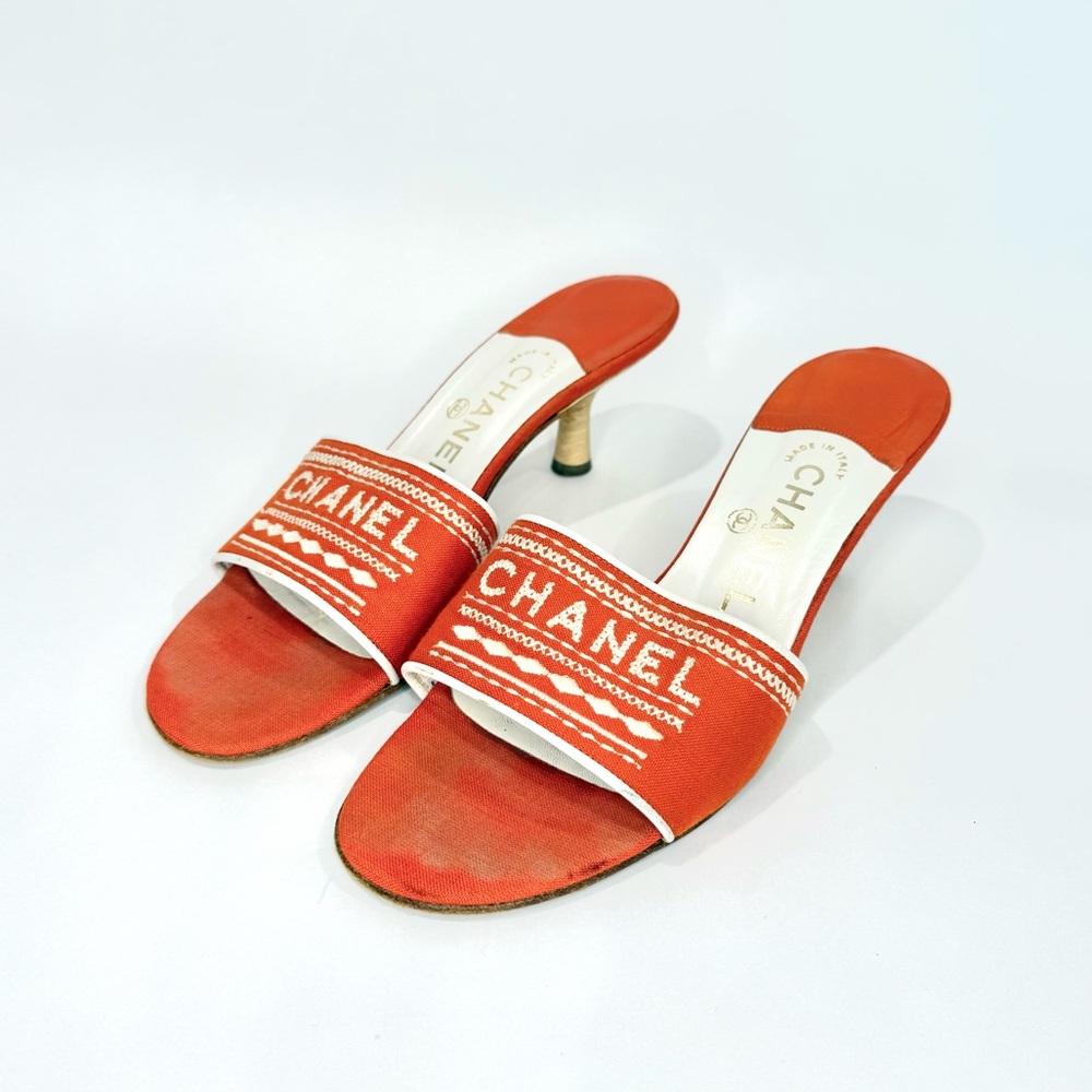 ✨SOLD✨ Vintage Chanel Orange Linen Sandals